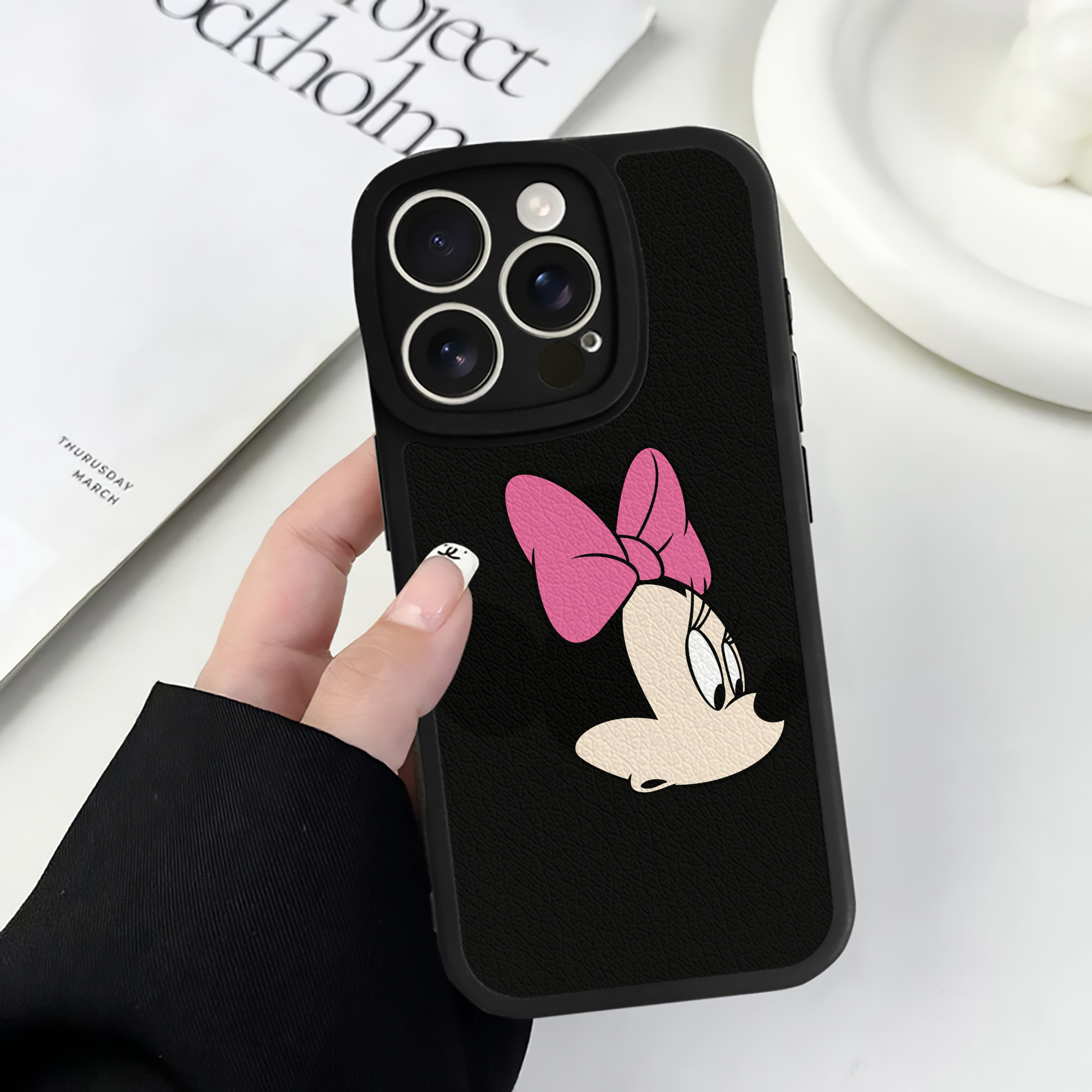 （画像用） ミッキーマウス Mickey Mouse 【iPhone 16シリーズ対応】シリコンスマホケース（レザー調） 材質：シリコン